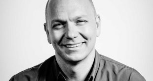 Tony-Fadell-Google-Glass-2_phixr